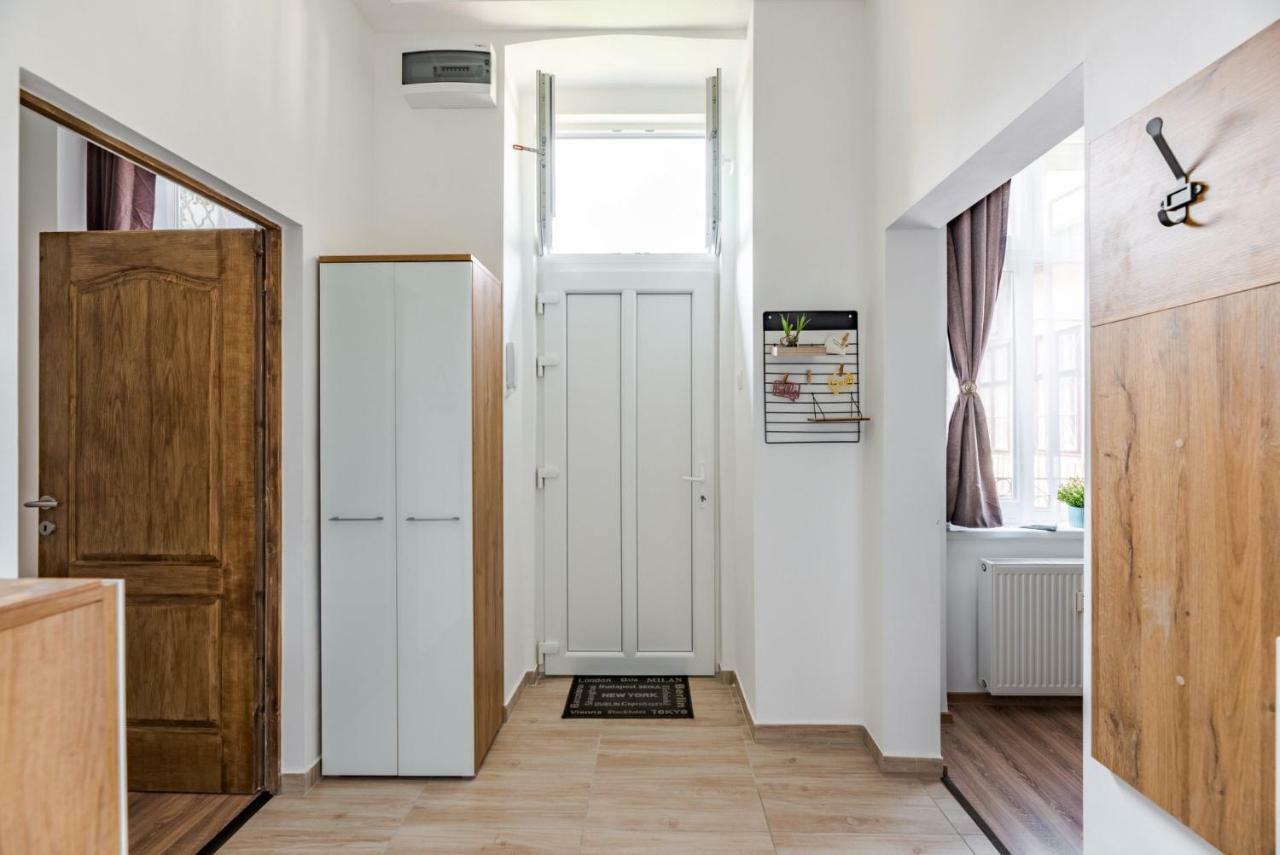 Central Kira Apartment Budapest Luaran gambar